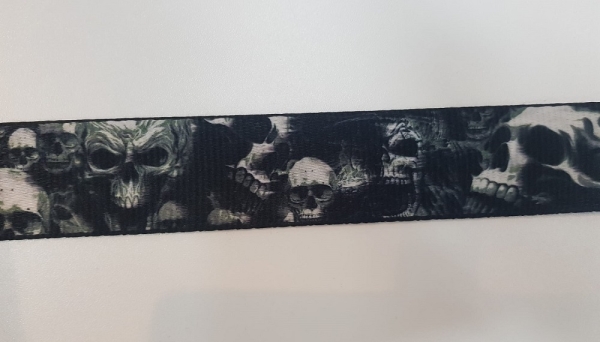 Skull Totenkopf Gurtband 40mm schwarz / weiss